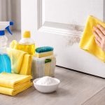 Μια αποτελεσματική μέθοδος για τον καθαρισμό λεκέδων και σκόνης από εσωτερικές πόρτες unnamed-file.png